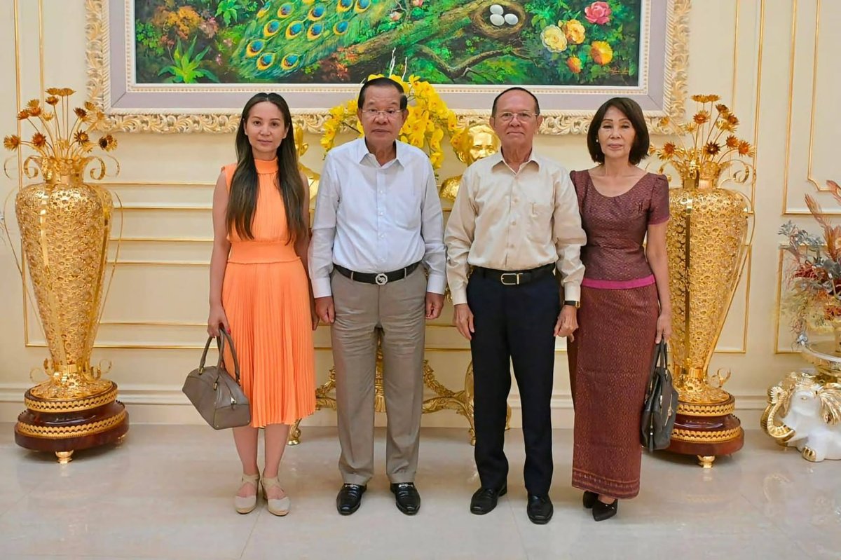 洪森会见金速卡家人 称赞金蒙诺维雅为国家人才