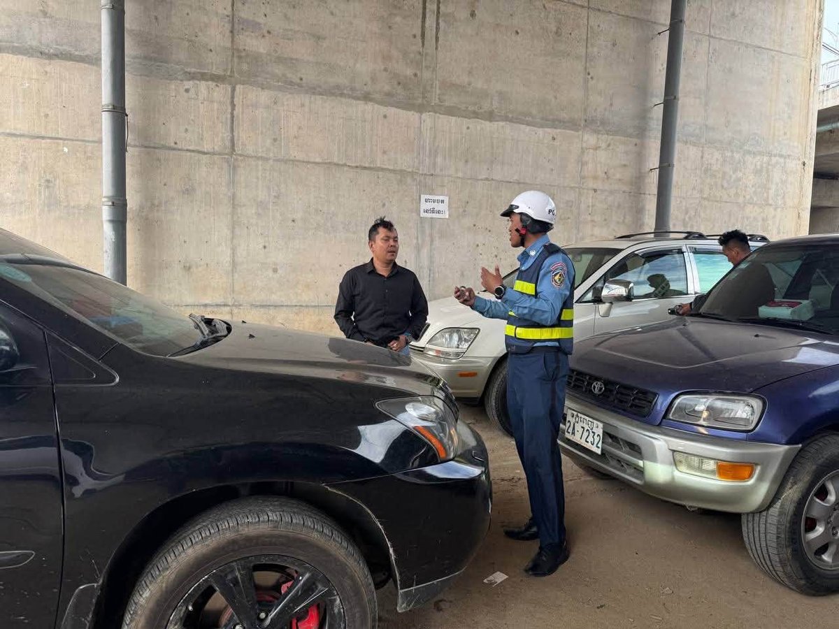水净华区警方整治违停 拖走3辆违规车辆
