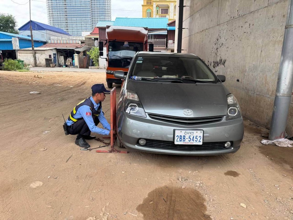 水净华区警方整治违停 拖走3辆违规车辆