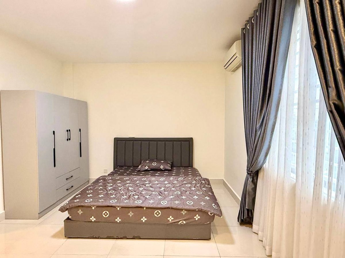 炳发集团双拼别墅招租 月租$1100含全屋家具