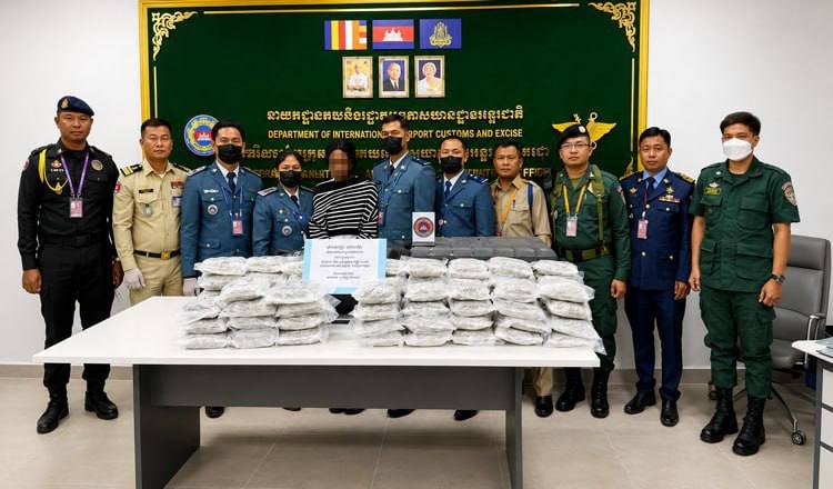 金边德崇国际机场查获40公斤大麻 英籍女子被捕
