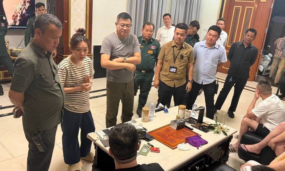 金边铁桥头区突查非法网运窝点 多名涉案人员被拘