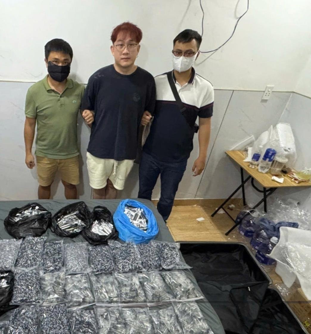 越南破获跨国毒电子烟案 逮捕65人含多名外籍主犯