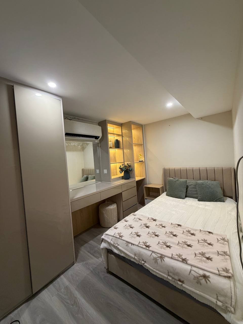 俄罗斯市场L Tower 271公寓招租 月租$650含物业