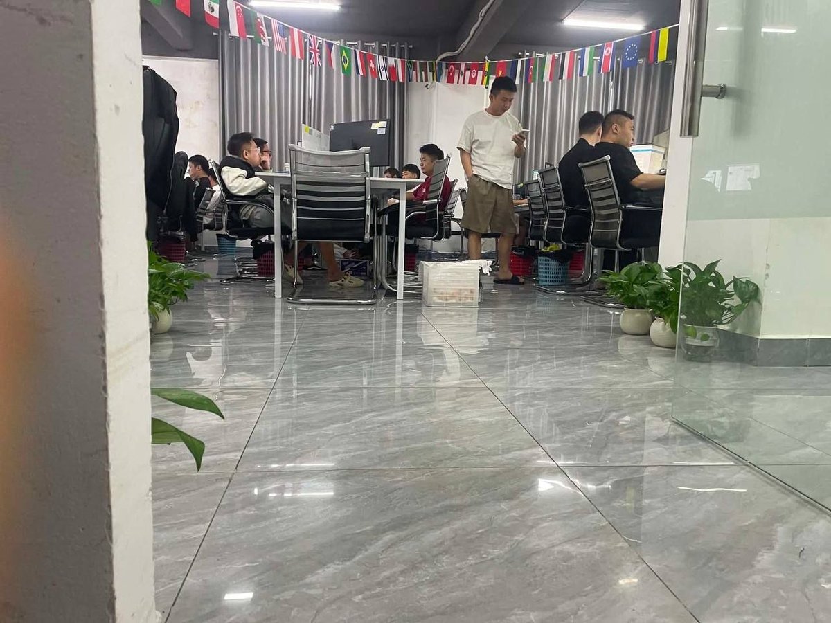 西港凯旋国际美食城被举报存在非法办公