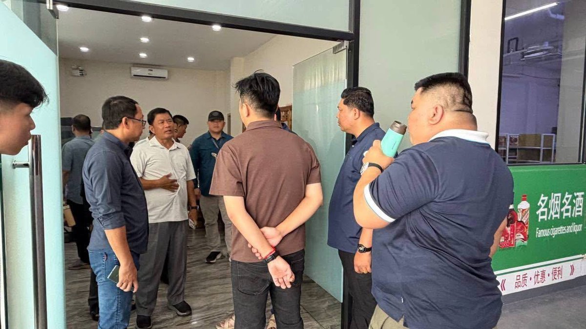 干拉省突击检查疑似诈骗窝点 现场取证工作进行中