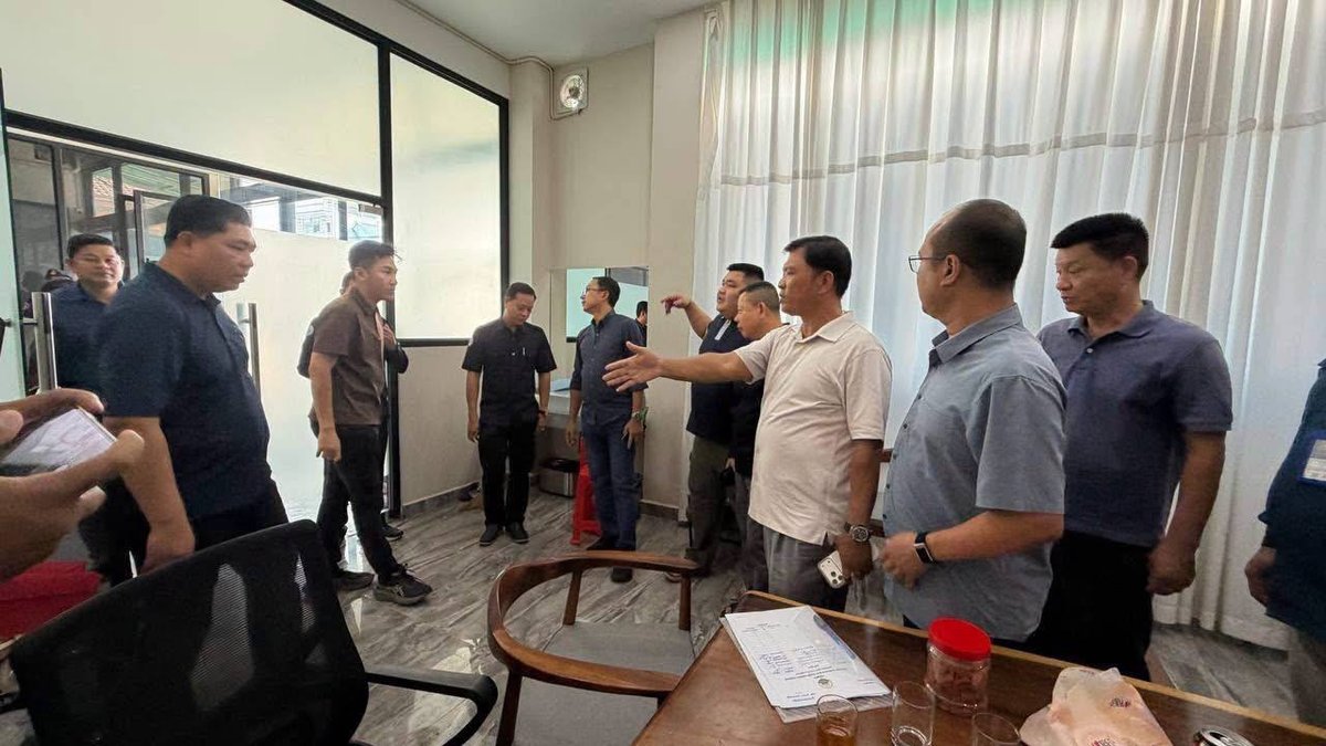 干拉省突击检查疑似诈骗窝点 现场取证工作进行中