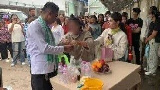 金边贡武区中资制衣厂女工集体晕倒 厂方请和尚祈福