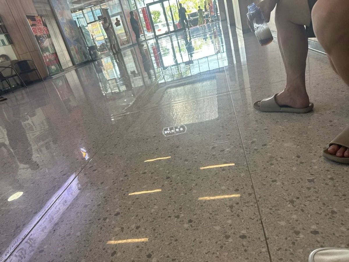 西港名扬公寓突击执法 军警联合排查无证人员