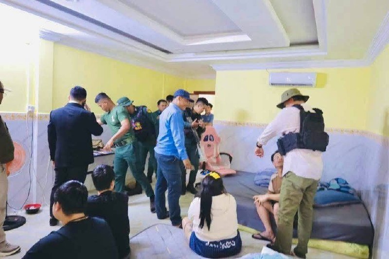 木牌突击检查抓获13名外籍涉网诈嫌疑人