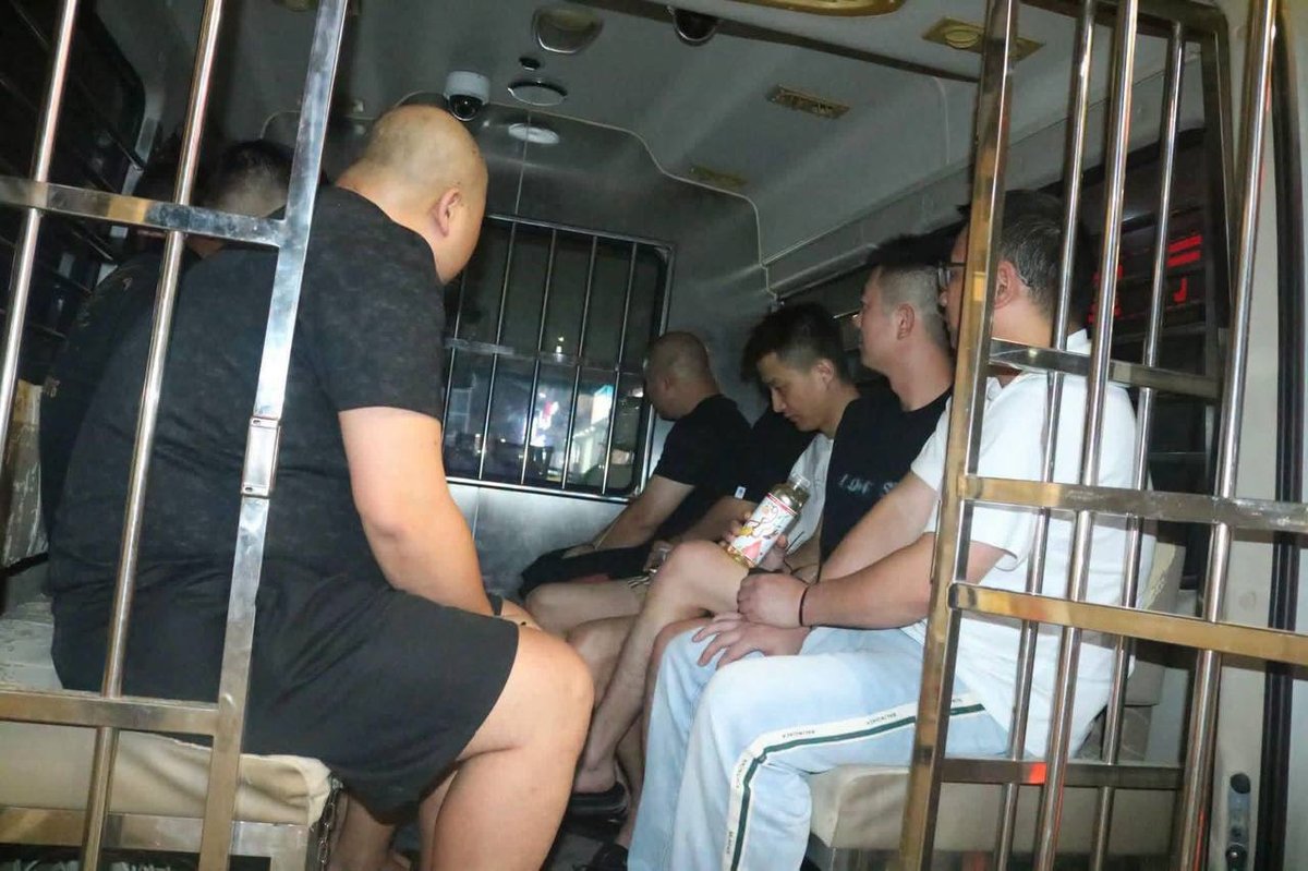 老挝万象西科塔邦区开展专项执法行动,突击检查多家酒店并抓获多