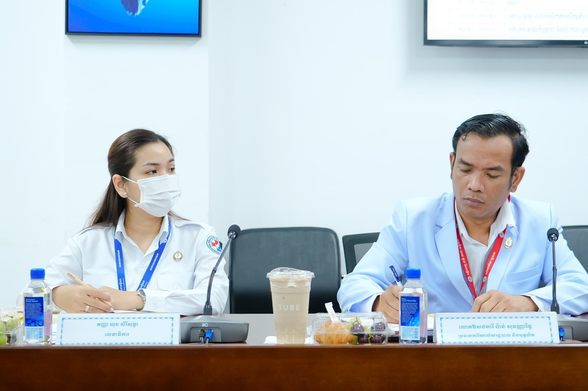 德崇和平国家医院召开第二届董事会第二次会议,审议了第二季度财