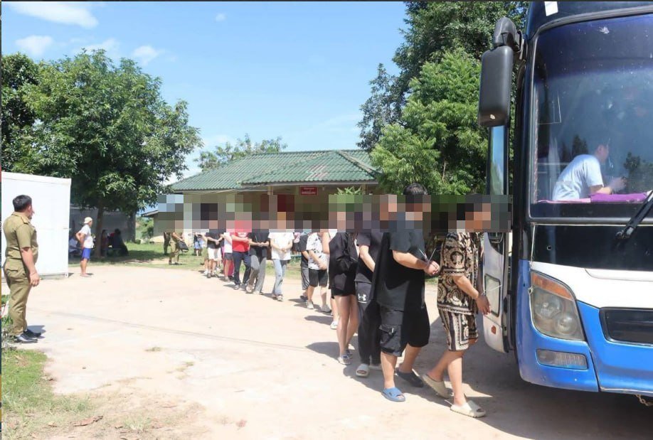 老挝万荣警方突查酒店 78名外国人涉网赌被捕