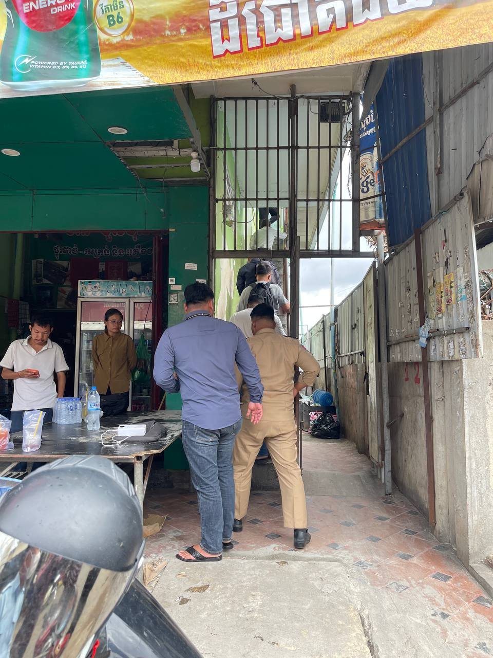 木牌一旅馆突遭执法检查 现场已被封锁