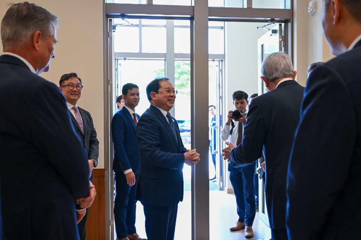孙占托与卫生部长视察教会慈善机构 探讨医疗合作