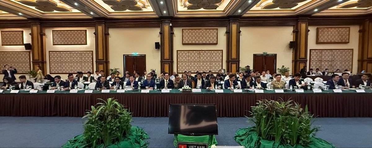 柬越老三方在暹粒举行陆路运输跨境合作会议