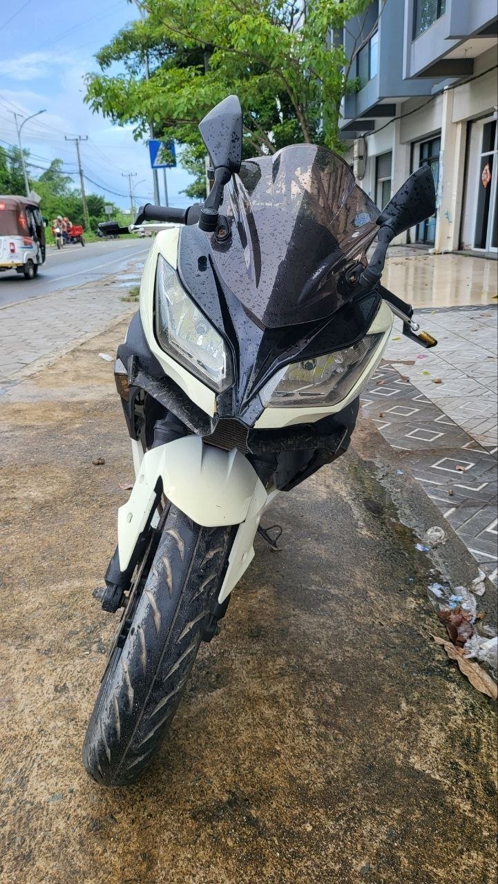 川崎Ninja 250摩托车转让 售价$1150