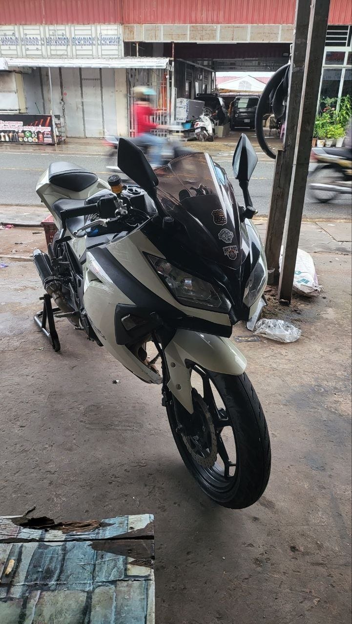 川崎Ninja 250摩托车转让 售价$1150