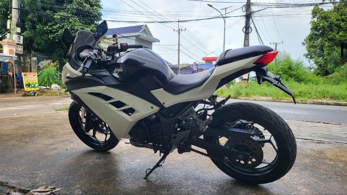 川崎Ninja 250摩托车转让 售价$1150