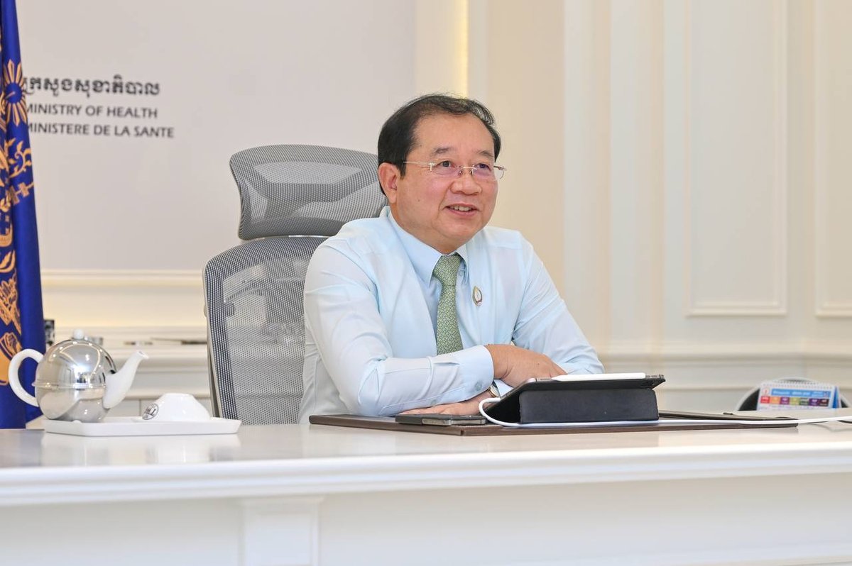 卫生部部长秦拉在会议上要求相关负责人严格执行医疗发展项目,确