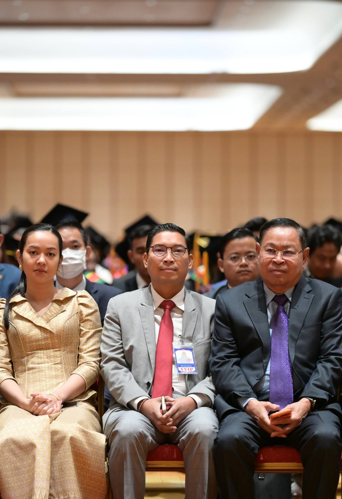 洪玛奈出席皇家法律经济大学毕业典礼 强调AI赋能教育