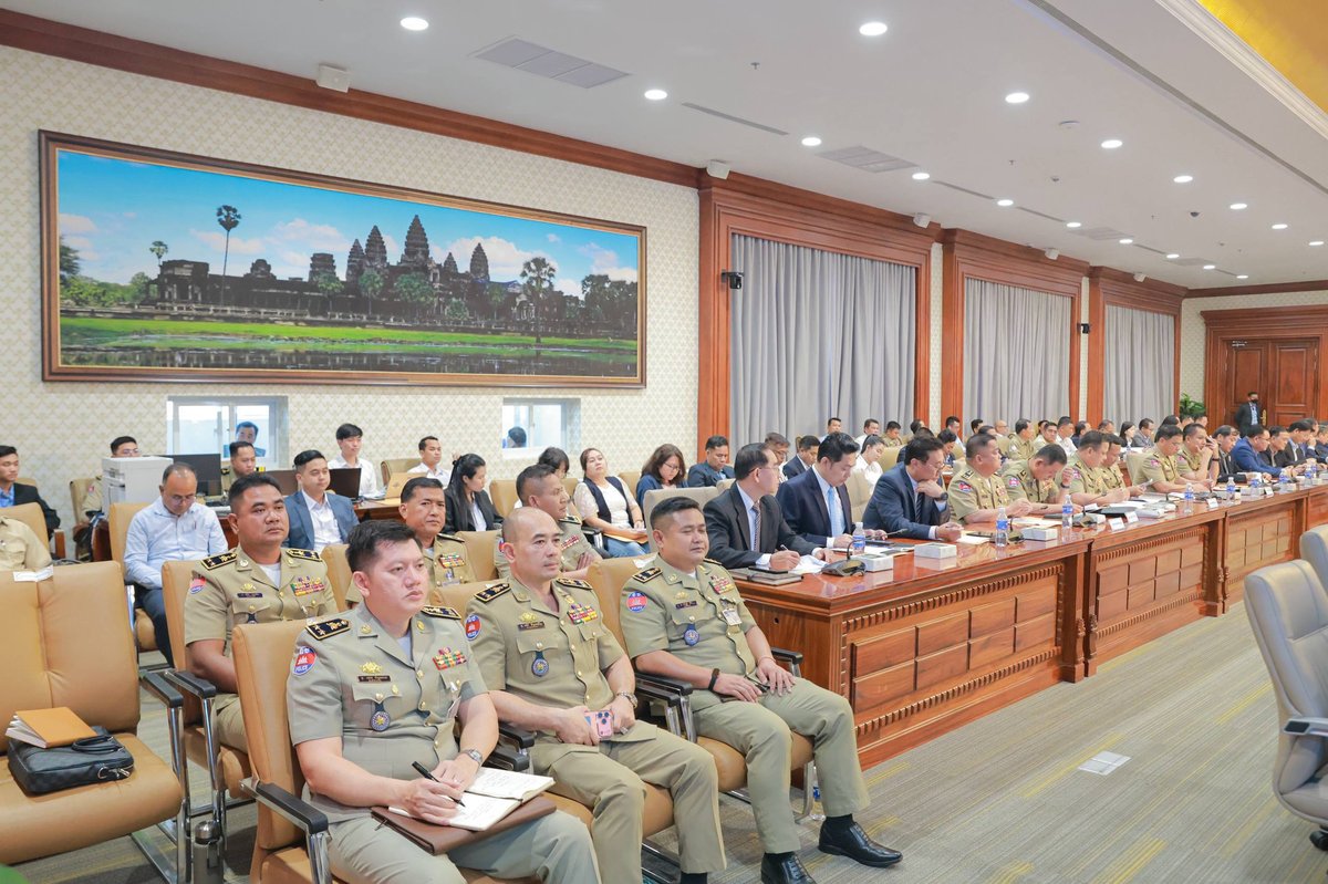 柬埔寨内政部召开交通安全会议 强化下半年道路执法