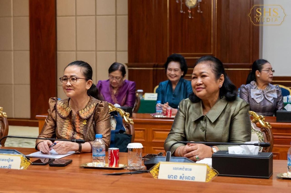 洪森主席在参议院会见妇女理事会代表团,听取2026年工作汇报