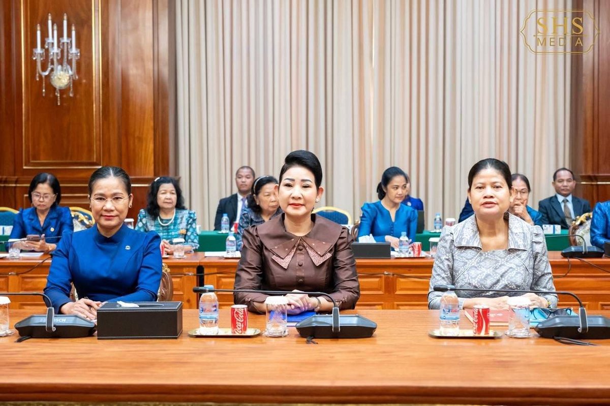 洪森主席在参议院会见妇女理事会代表团,听取2026年工作汇报