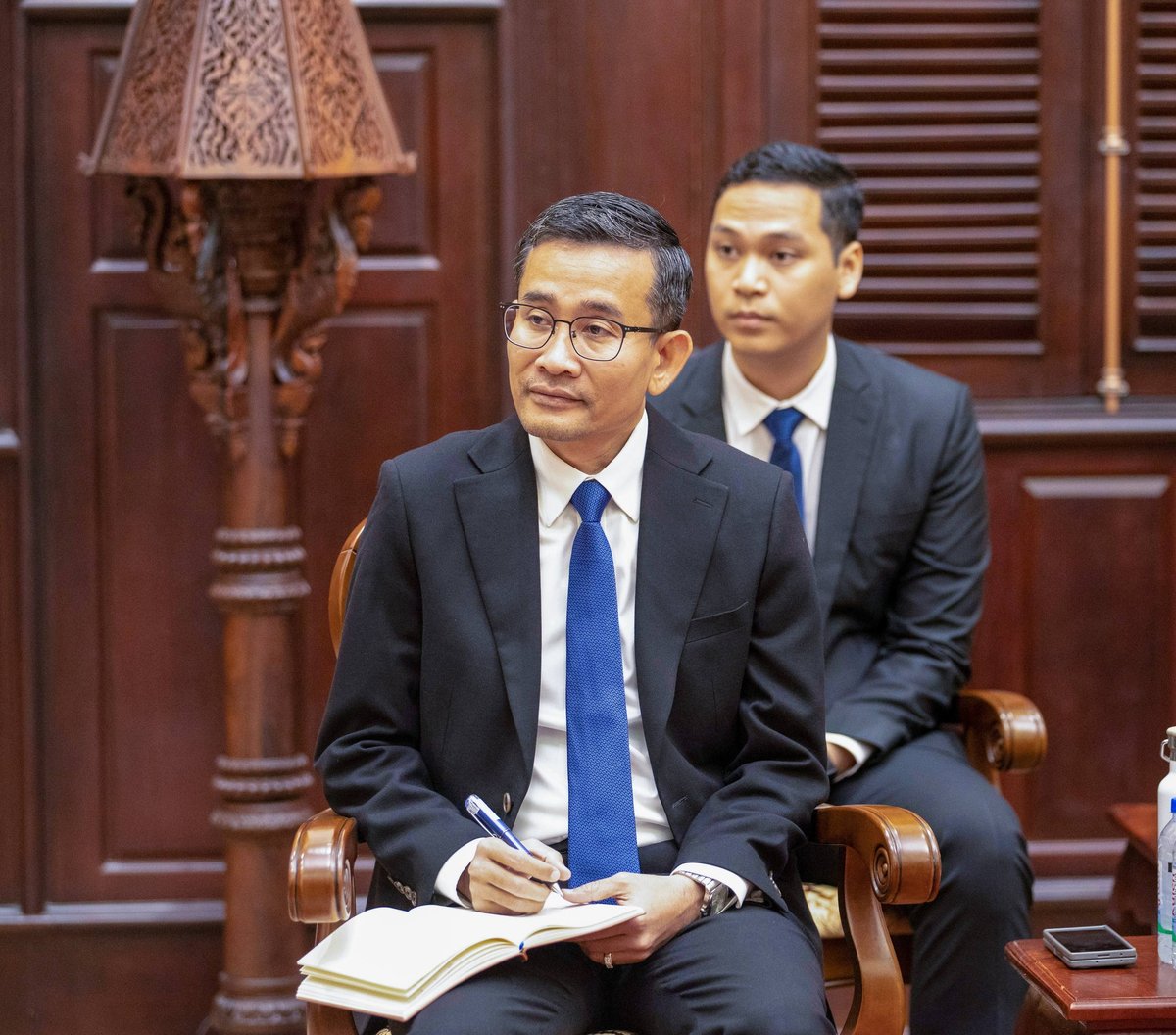 柬埔寨司法部与新加坡大使探讨法律人才培养