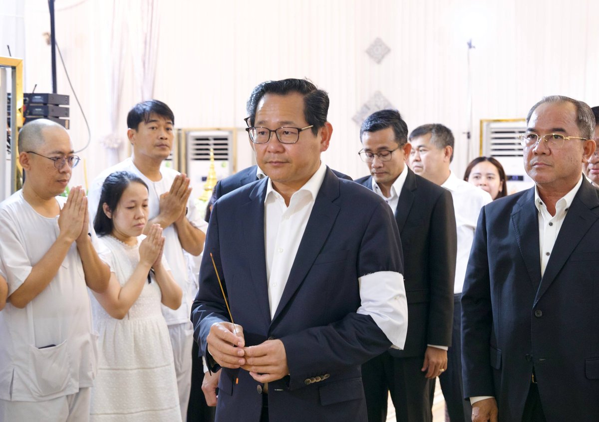 柬埔寨司法部长出席最高法院法官父亲葬礼