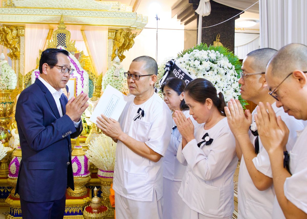 柬埔寨司法部长出席最高法院法官父亲葬礼