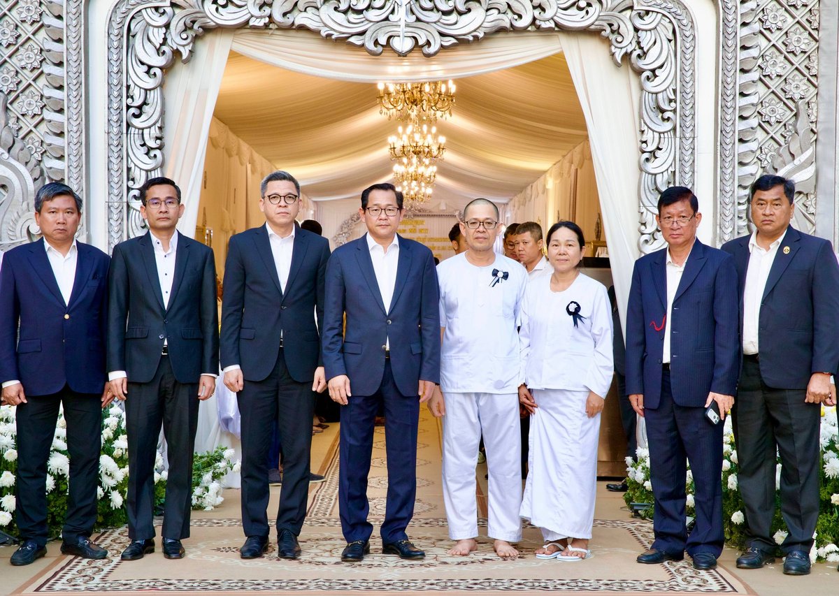 柬埔寨司法部长出席最高法院法官父亲葬礼