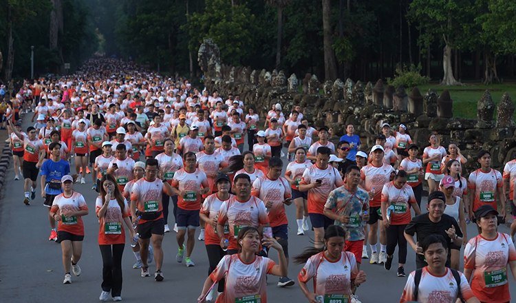 第11届吴哥帝国马拉松在暹粒开赛 6000余名选手参赛