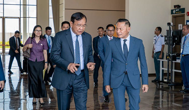 外交部部长布拉索昆率团访马 共同主持第三次双边合作会议