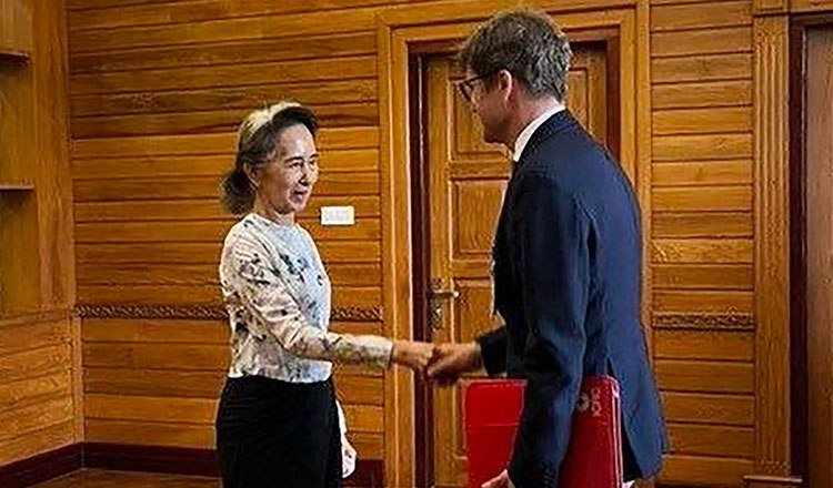 缅甸民主领袖昂山素季与红十字会代表举行会面,这是自2021年