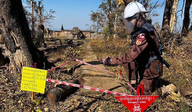 柬埔寨地雷行动中心称泰军遗留爆炸物损毁数万建筑