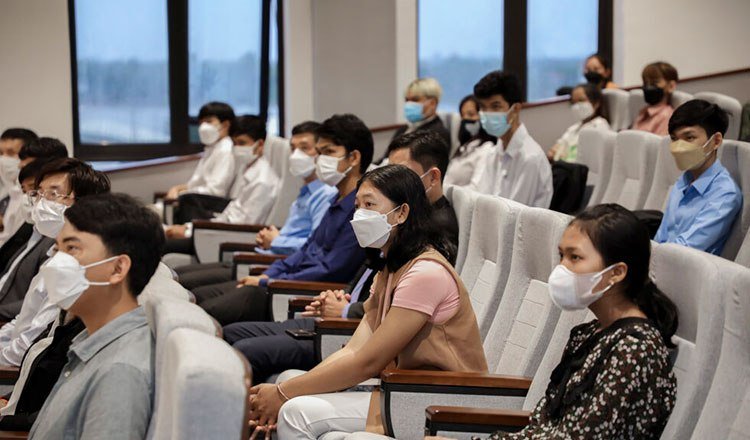 邮电部提供600个德崇数字人才奖学金名额