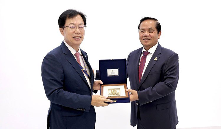 柬埔寨寻求韩国支持以加强医疗卫生领域