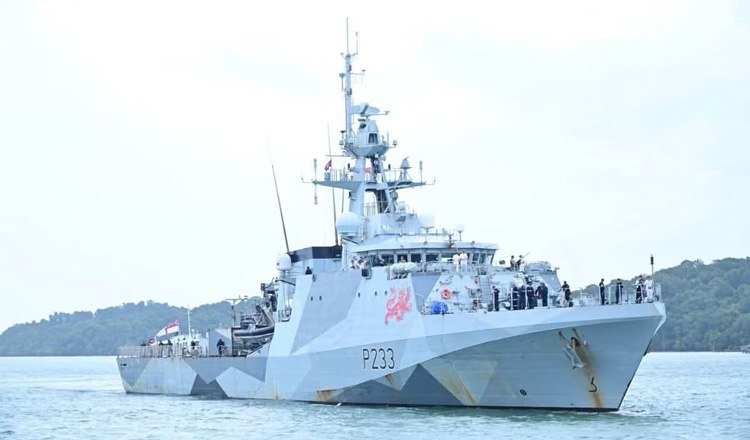 英国海军HMS Tamar号访问云壤海军基地