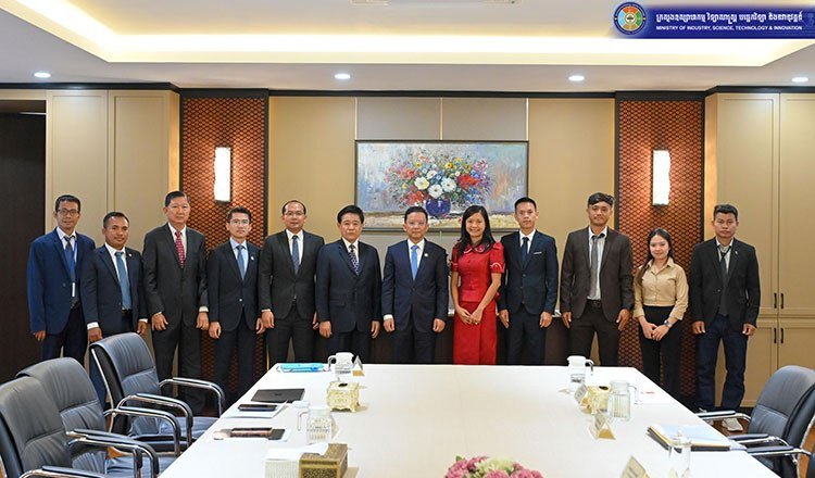工业科技创新部与Yeo’s柬埔寨公司举行会谈,讨论业务挑战
