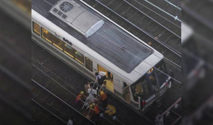 日本昨日发生一起罕见的铁路事故,一列火车撞击并导致4名工人死