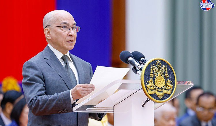 西哈莫尼国王强调国家团结是柬埔寨和平基石