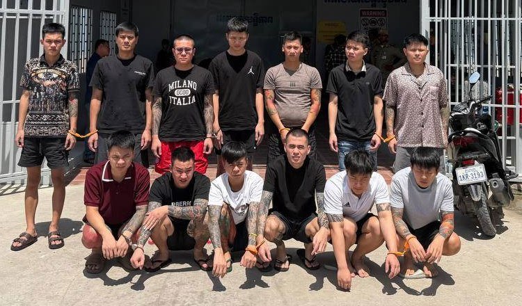 金边法院下令拘留17名越南籍网络诈骗嫌疑人