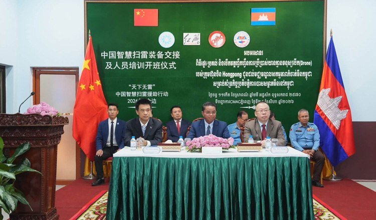 中国向柬埔寨地雷行动中心提供无人机排雷培训