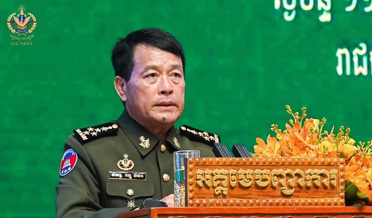柬埔寨皇家空军司令呼吁加强军民合作 提升国防现代化