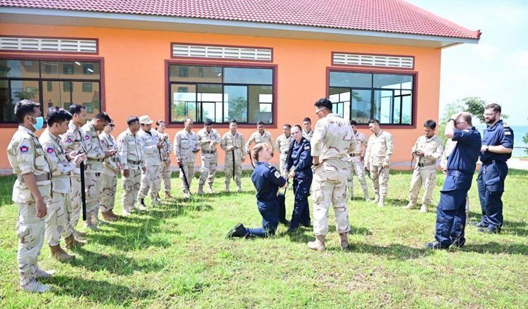 柬英海军开展联合训练 强化海上安全与防御合作