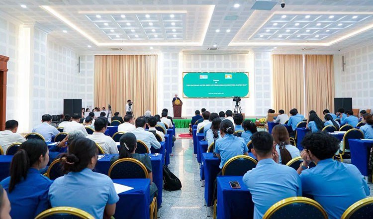 柬埔寨皇家科学院举办菲德尔·卡斯特罗学术讲座