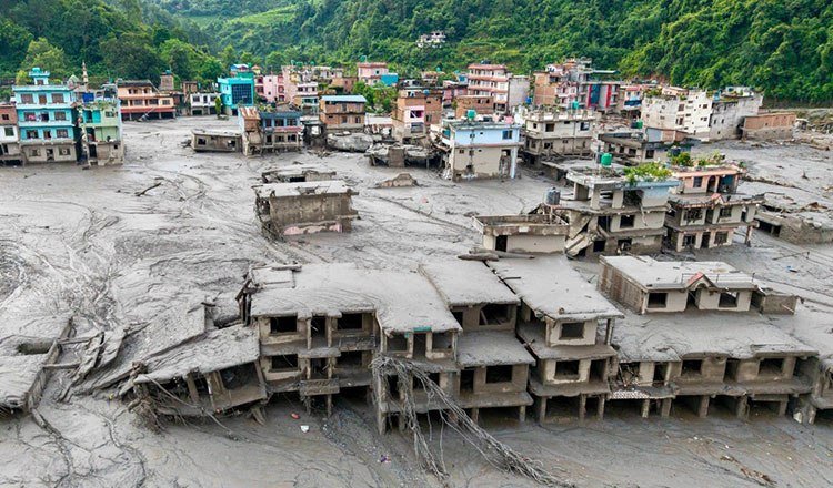 尼泊尔西藏边境洪灾致近400人死亡 逾千人失踪