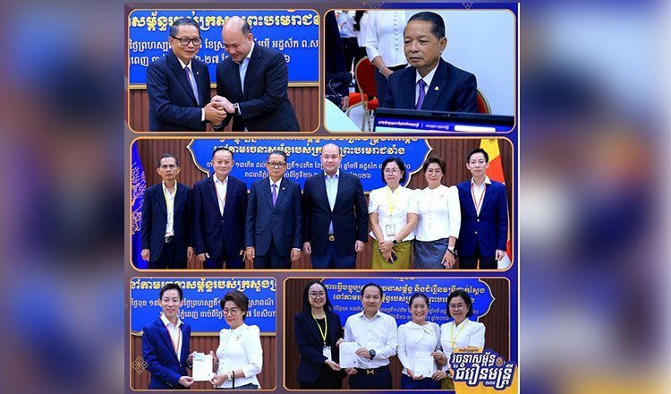 王宫大臣Kuy Sophal率先完成生物识别注册,公务员部部