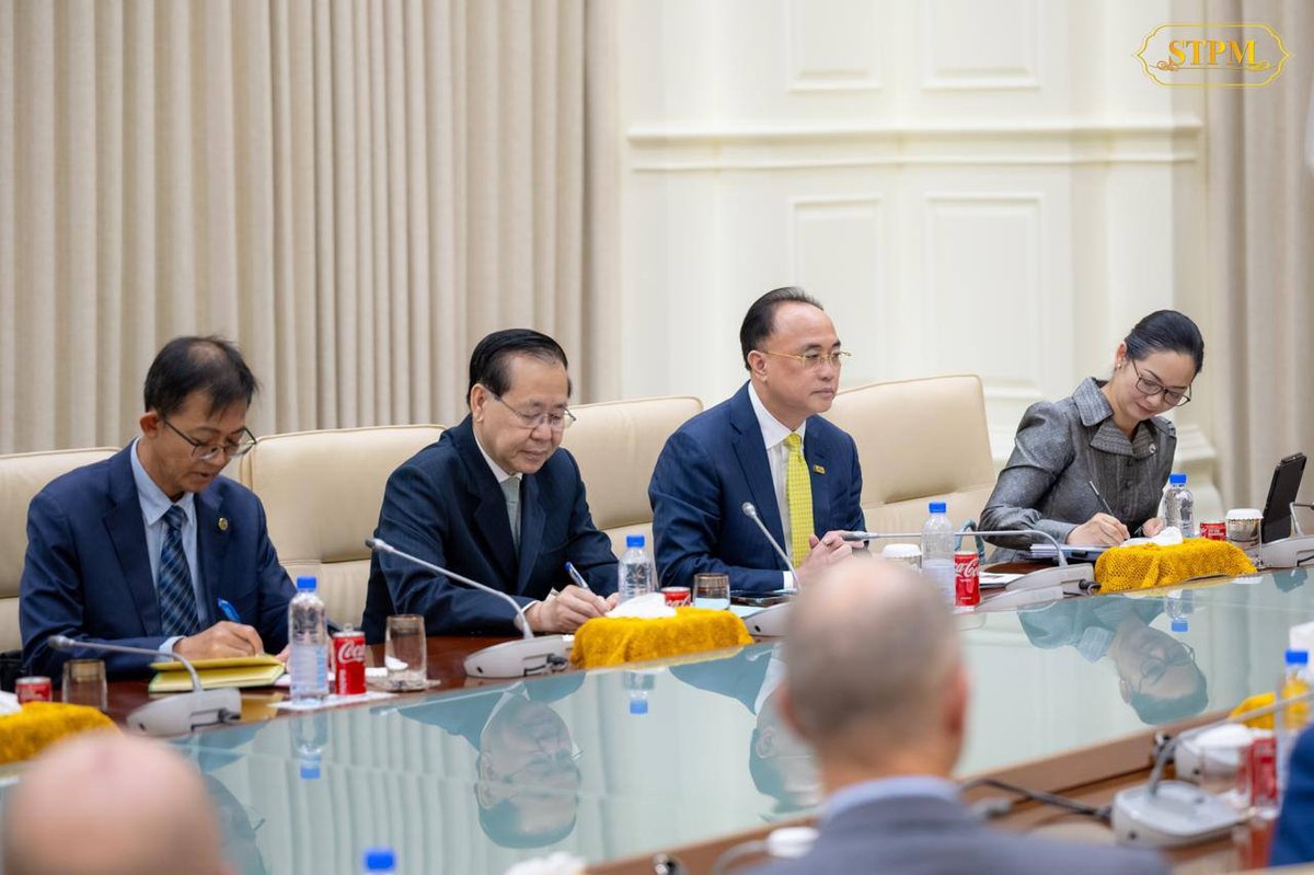 洪玛奈会见美国柬埔寨商会代表团探讨经贸